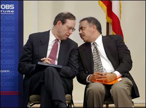 Gov. Bob Taft and Dr. Sidney Ribeau, president of Bowling Green State University, confer during the governor's visit to present BGSU with $2 million to develop new technologies.