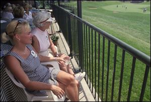 Jennifer Kasee and her mother, Carole Mack, view the 18th hole from the clubhouse.

