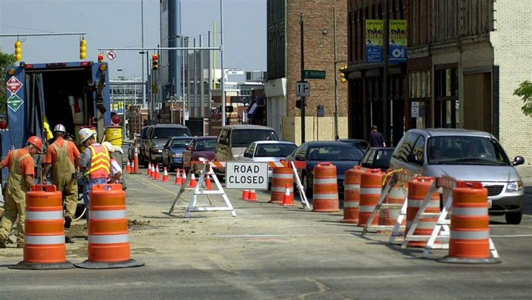 Water-main-breaks-spout-traffic-woes