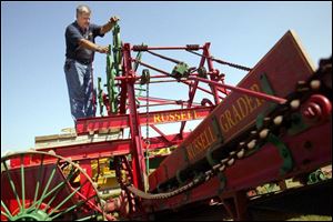 Don Frantz from the Historical Construction Equipment Association checks over a 1917 Russell elevating grader.