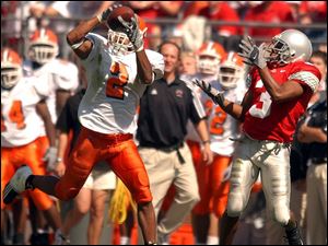 BGSU defensive back Janssen Patton steps in front of Ohio State receiver Bam Childress for an interception. But the Falcons couldn't score after the turnover.