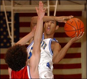 Libbey s Quintin Mitchell, who had 15 points and 13 rebounds, goes the basket against St. Francis  Kevin Bingle.