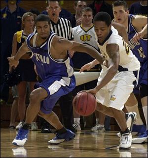 Toledo s Chauncey Shelton steals the ball from Buffalo s Roderick Middleton. The Rockets have surprised some observers.