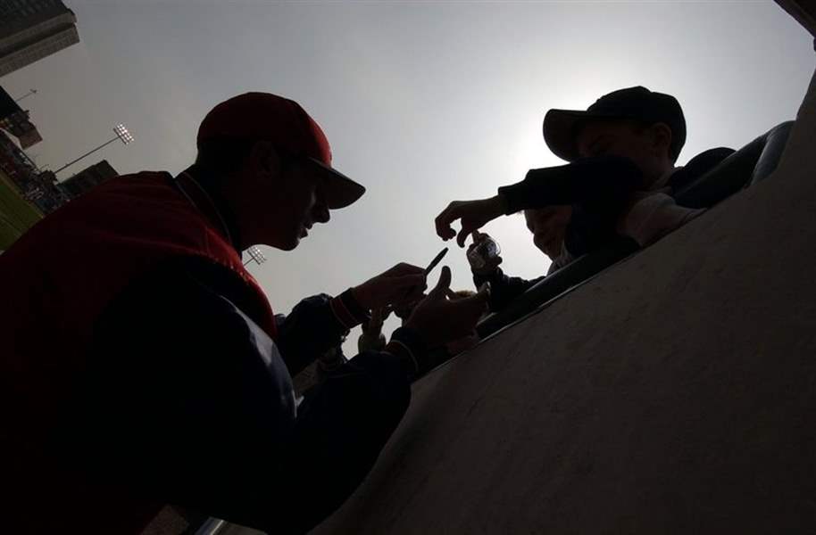 Fans-cheer-Mud-Hens-revitalized-downtown-3