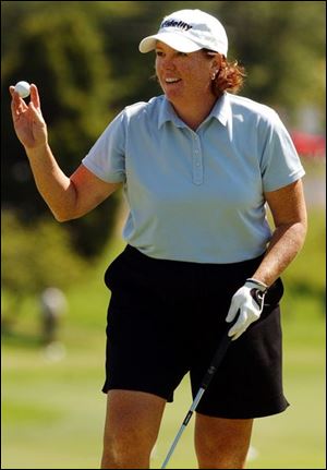 Meg Mallon had the putter going, making birdie putts of 15 feet three times. A chip-in for eagle didn't hurt either. 