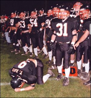 Liberty Center watches Patrick Henry score to win 46-44 in 1997.