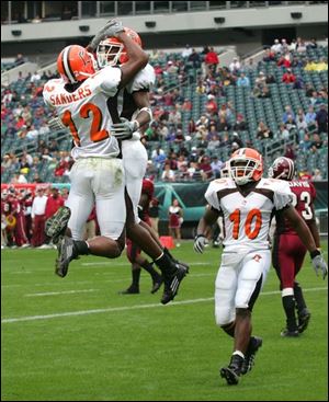 Bowling Green's Steve Sanders (12) celebrates his touchdown against Temple with Charles Sharon as James Hawkins joins in. Sanders caught a 15-yard pass from Omar Jacobs in the first quarter.