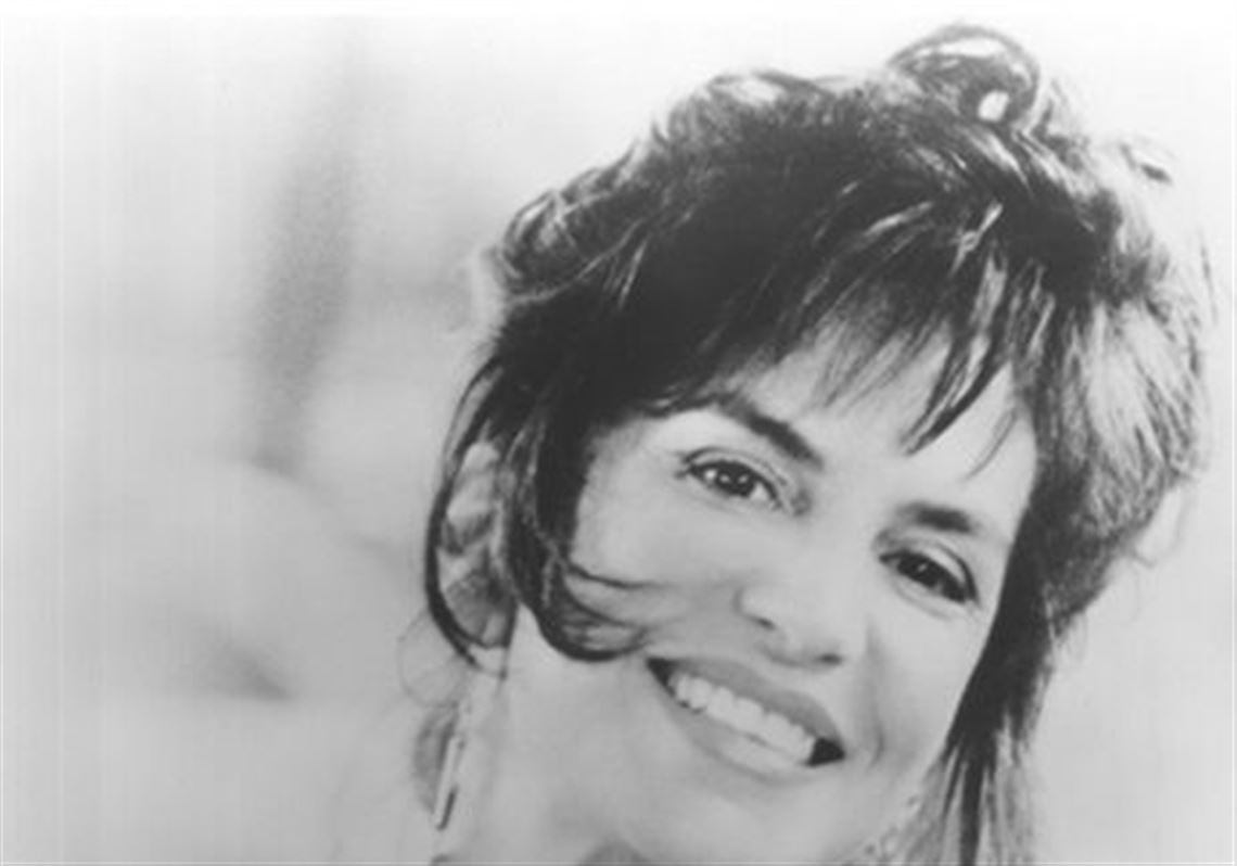 22+ Mercedes Ruehl Bull PNG