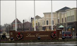 Perrysburg's new shopping center is surrounded by high-income residents. 