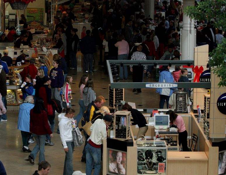 Bargain-hunters-scout-for-deals