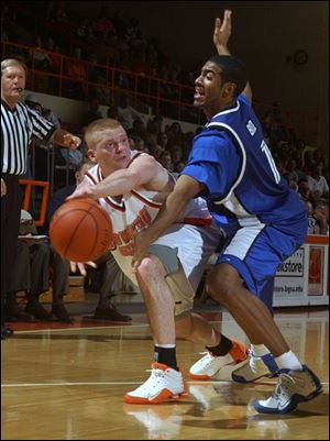 John Floyd tries to get a pass past Buffalo defender Jason Bird. Floyd scored a career-high 19 points despite not starting.