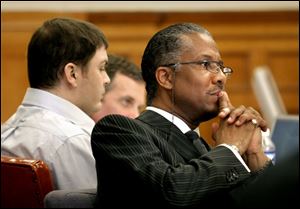 Attorney Ron Wingate ponders a question during a cross-examination in Lucas County Common Pleas Court. Attorneys for Eric Harmon, left, who was convicted of killing his girlfriend's daughter, said Harmon was suffering from a psychotic disorder on the night of the slaying. 
