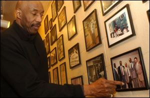 Nate Thurmond points to a photograph of him and some of his Cleveland Cavaliers teammates at his restaurant in San Francisco, Big Nate's Barbeque. He played for the Warriors originally.