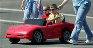 ROV vetboys 01 - L-R, Jacob Goble, 3, and his brother Joshua, 5, head for the local ice cream shop near the corner of Walnut and Main Streets in Findlay, Ohio as their mom, Andrea and a friend, keep a close eye on the pair. 04/05/05. The Blade/Allan Detrich