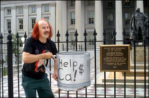 While running for governor of California during the 2003 recall election, comedian Gallagher
tries his hand at raising funds for the state outside the Treasury Department in Washington.