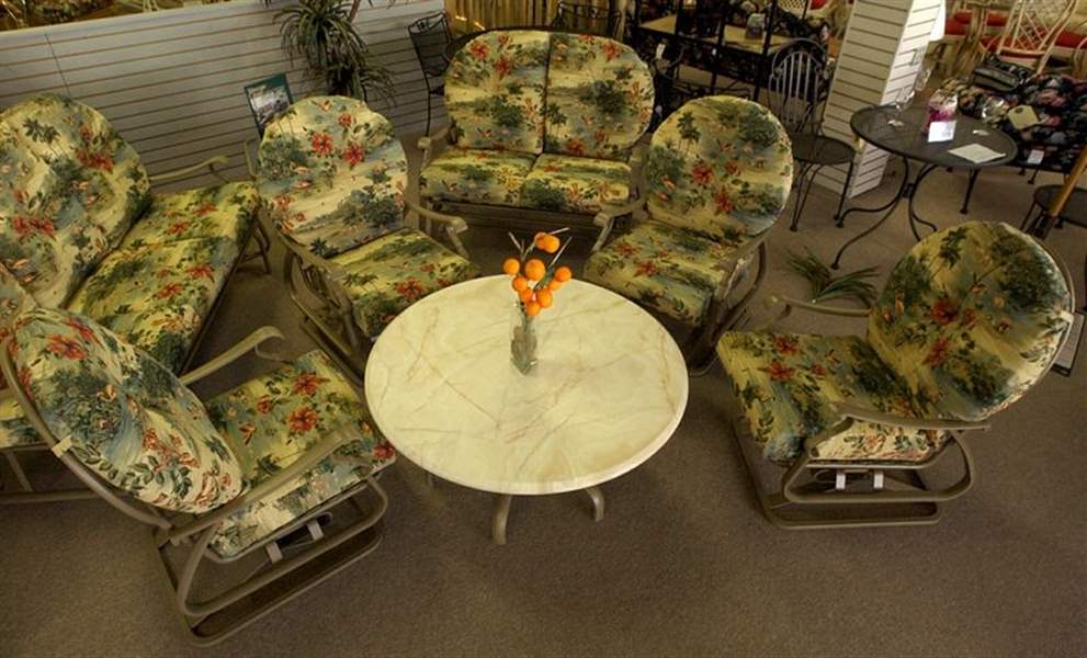 Outdoor-elegance-Deck-patio-furniture-features-new-styles-materials-2