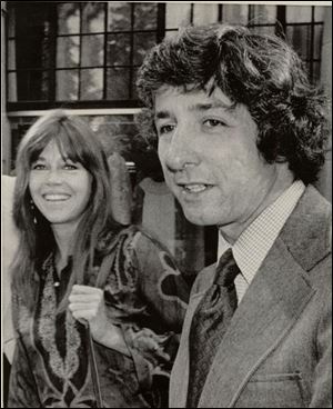 A young Hayden with wife, Jane Fonda, protested Vietnam War.

