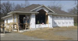 BIZ  build24p  4315 Holland Sylvania, Sylvania, Ohio.   Medical building (dental) under construction by Wilson Builders. .  Diane Hires  4/20/05