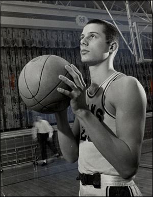 Steve Mix was known as a defensive specialist in the NBA, but he knew where the basket was. He averaged 10.6 points over 13 seasons as a pro with Detroit,
Philadelphia, Milwaukee and Los Angeles. And at
Toledo, the former Rogers High star averaged 22.9
points over three seasons.