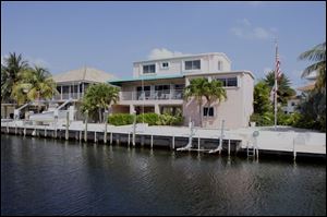 This home at 122 Court Contessa in Islamorada, Fla., is a vacation home formerly owned by Tom and
Bernadette Noe. Gov. Bob Taft s former chief of staff rented the home for $300 to $500 for a week.