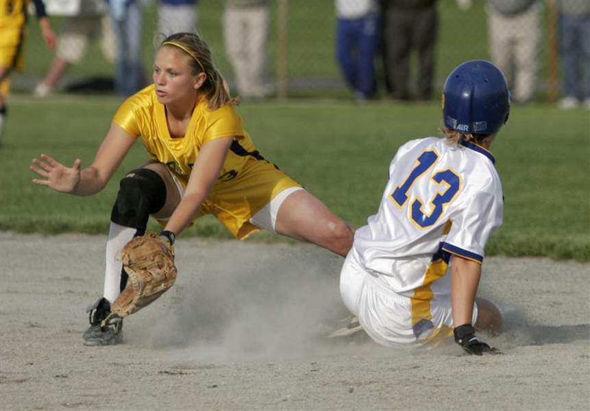St-Ursula-rallies-tops-Notre-Dame-2
