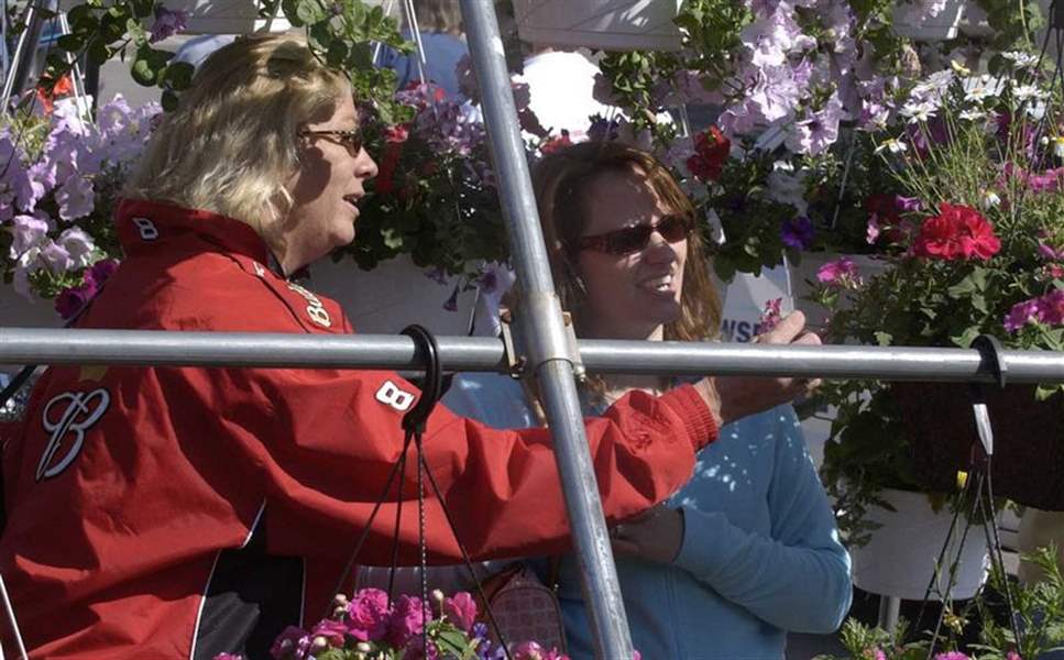15th-Flower-Day-sale-blooms-with-people