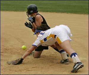 St. Ursula first baseman Bridget Rattay can t handle
a pickoff attempt as Harrison s Amanda Glacken gets
back safely to the bag in the sixth inning.
