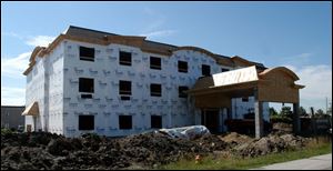 BIZ build24p Motel under construction on Helen dr in Perrysburg Ohio Tuesday 07/19/05 The Blade/Don Simmons    ( not really any information available )