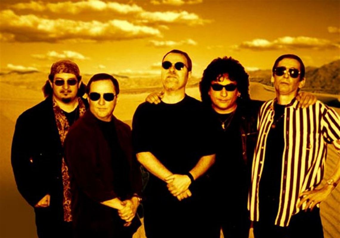 Группа blue öyster cult. Blue oyster cult - blue oyster cult. Blue oyster cult 1972. Blue oyster cult secret treaties 1974. Группа oyster cult.