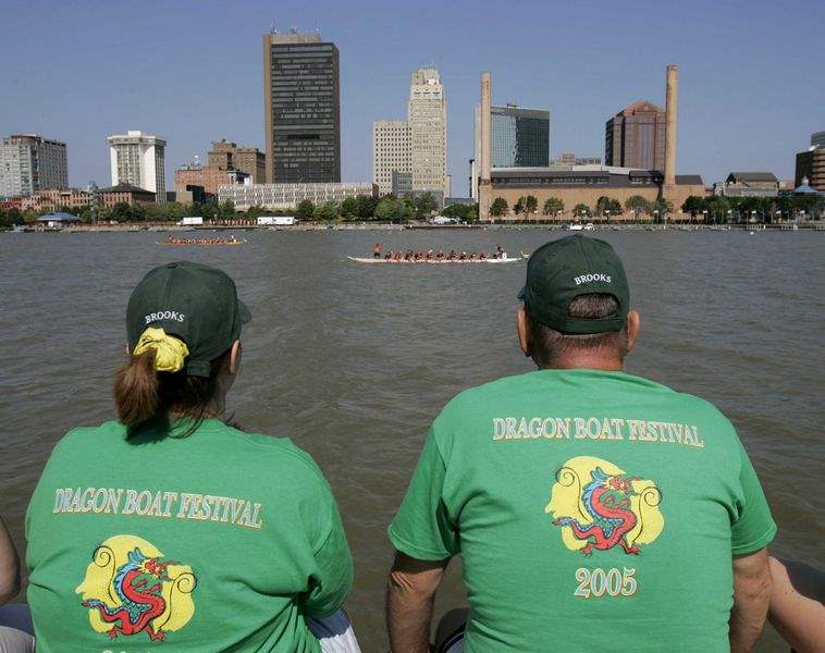 38-dragon-boats-take-to-the-river-for-annual-festival-2