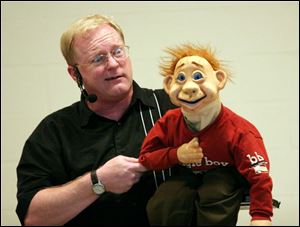 NBR hemm26p   Mike Hemmelgarn and his friend Spud at the celebration of the Pemberville Public Library's summer reading program with over 100 children on July 26, 2005 in Pemberville, Ohio. Hemmelgarn is a comedy juggler and ventriloquist from Springboro, Ohio. The Blade/Jetta Fraser