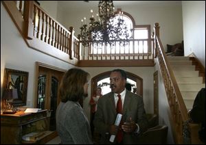 Elaine Skoog of the Bowling Green Chamber of Commerce talks with BGSU President Sidney Ribeau. 