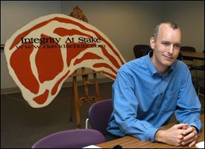 Dave Schulz, an at-large candidate for City Council, thinks
council veteran Bob McCloskey s billboards may deceive voters.

