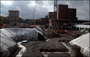 Crews work on the $200 million rebuilding project at the Toledo Hospital campus. Dubbed the
 Renaissance Project,  the work included a $30 million rebuilding of the emergency department
completed in 2002. The entire project is to be completed
by December, 2007. 