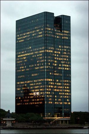 The building has been O-I s
headquarters since 1981.
