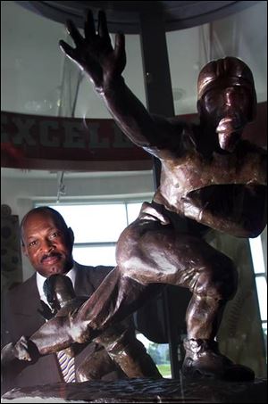 Archie Griffi n is surprised that no one else has won two
Heisman Trophies. The Ohio State great won in 1974 and 1975.
