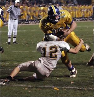 Northview s Brian Koehl can t keep Findlay s Caleb Enright out of the end zone.
