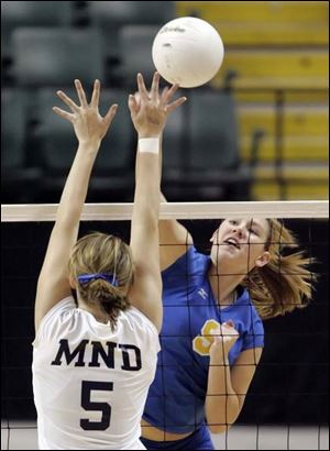 St. Ursula s Alliya Drzewiecki spikes against Cincinnati Mount
Notre Dame in the Arrows  semifi nal victory Thursday.
