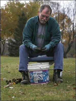 Al Kelly shells black walnuts. He and his friend Charles
Wilson shelled 10 buckets of the nuts and ended up with
about one five-gallon bucket of nutmeats.