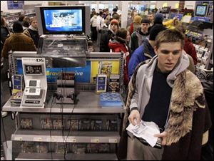 Ken Wegrzyn waits in line at Best Buy on Monroe Street for
his chance to purchase Microsoft s new Xbox 360 system.
