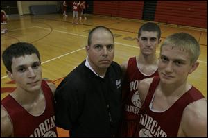 Bowling Green coach Von Graffi n is counting on the experience of a senior class that includes, from left, guard Jeremiah
Kollar and forwards Brandon Radabaugh and Ryan Hoehner. Hoehner averaged 17.7 points per game last year.

