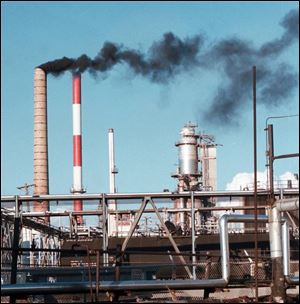 Back in 1998, the Sunoco Oil Refi nery in East Toledo poured black smoke into the air.

