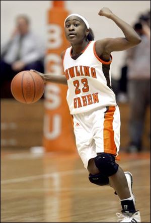 Bowling Green's Jasmine McCall calls a play.