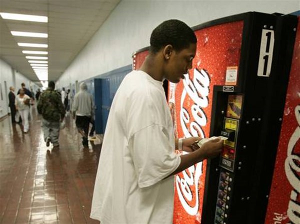 The unhealthy reality of school vending machines – The Chant