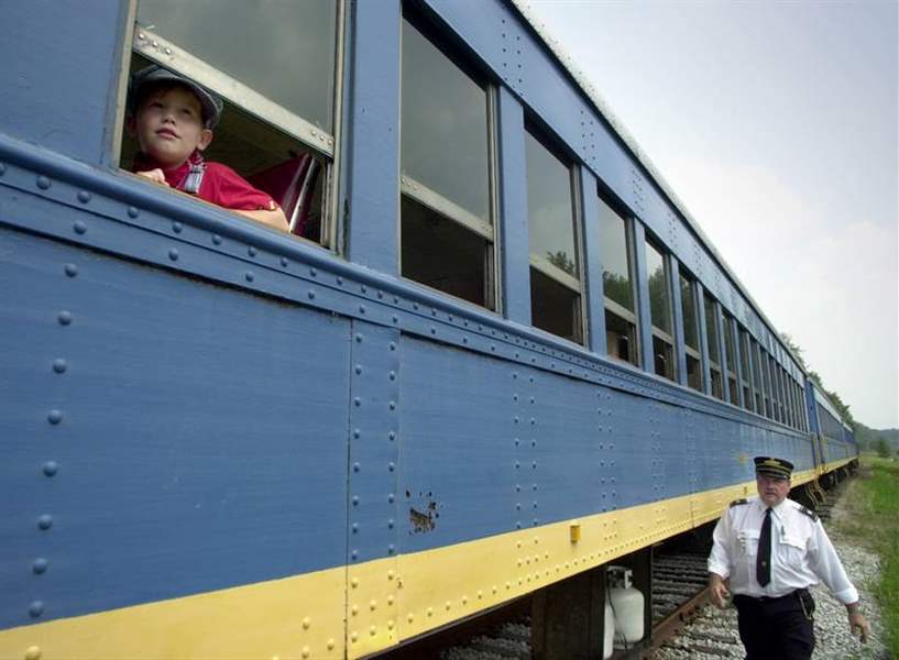 Train-tours-treat-guests-to-a-mix-of-sightseeing-and-entertainment