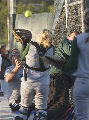 Start catcher Katie Bowman makes a great effort and catches a foul popup near her team s dugout during yesterday s City League softball semifinals at Detwiler Park. The Spartans fell to Clay 3-2 and Notre Dame
defeated St. Ursula 2-1. The winners meet at 7 p.m.
tomorrow. 