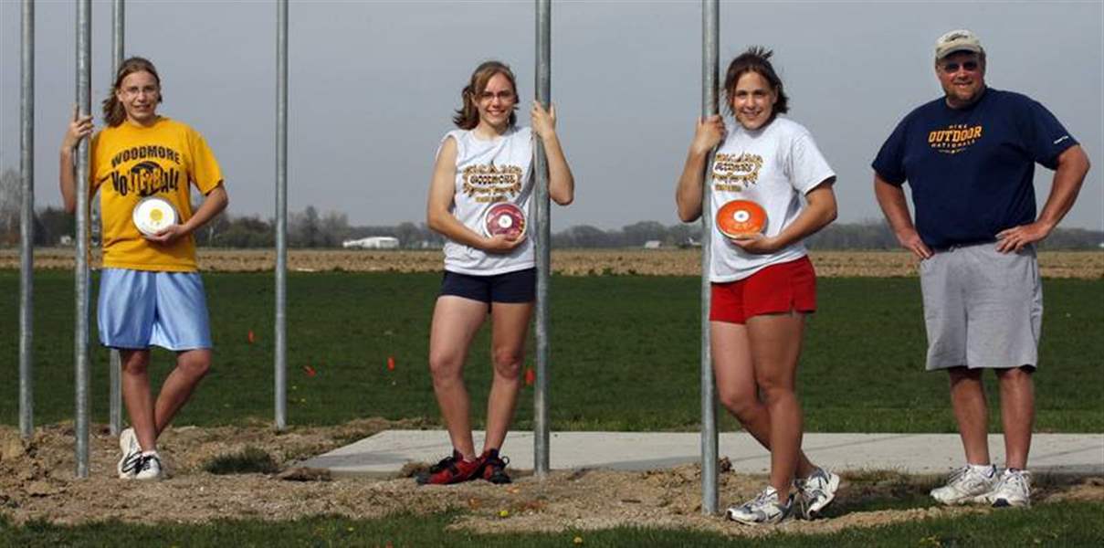 Sidelines-Woodmore-s-Pendletons-toss-away-challengers-in-discus-2