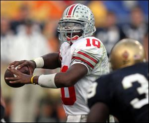 Senior Troy Smith will have to rely on his big-game experience if the Buckeyes are to have a
chance to live up to their No. 1 ranking. The big test will be in the second week against Texas.
