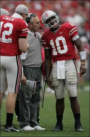 Troy Smith and Jim Tressel know all about the environment at Kinnick Stadium. The Buckeyes got beat 33-7 there in 2004.