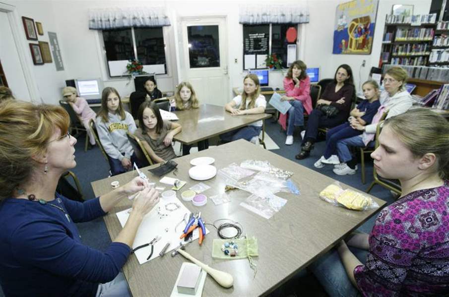 JEWELRY-MAKER-CONDUCTS-STRING-ENSEMBLE-2